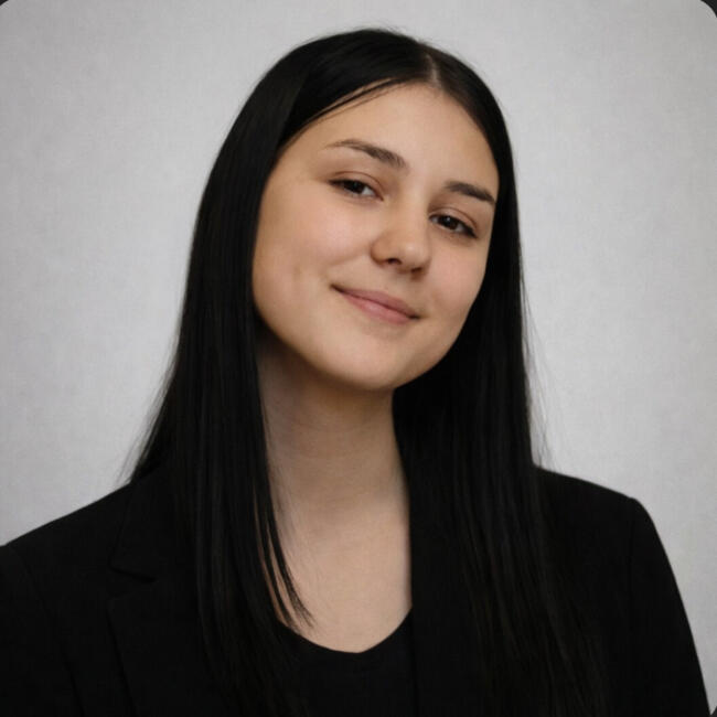 Babysitter in Bourg-Argental: Lia