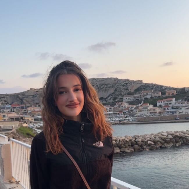 Babysitter in Marseille: Kenza