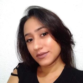 Babysitter in Cândido Mota: Delciane