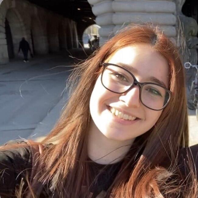 Babysitter in Sainte-Geneviève-des-Bois: Erine