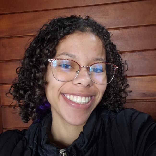 Babysitter in Curitiba: Mickaella