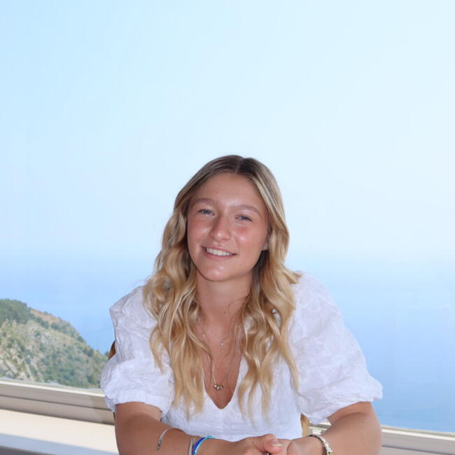 Babysitter in Antibes: Lison