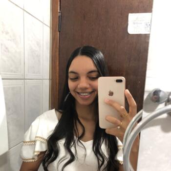 Babá em Governador Valadares: Lara