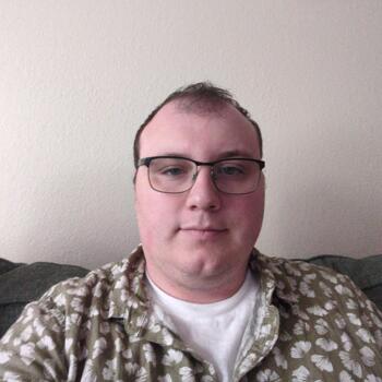 Babysitter in Saint Cloud: Aaron