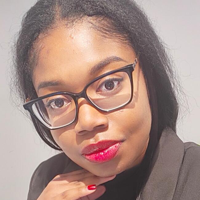 Babysitter in Évry: Emy