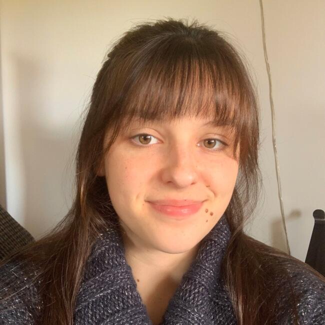 Babysitter in Salignac: Angélique