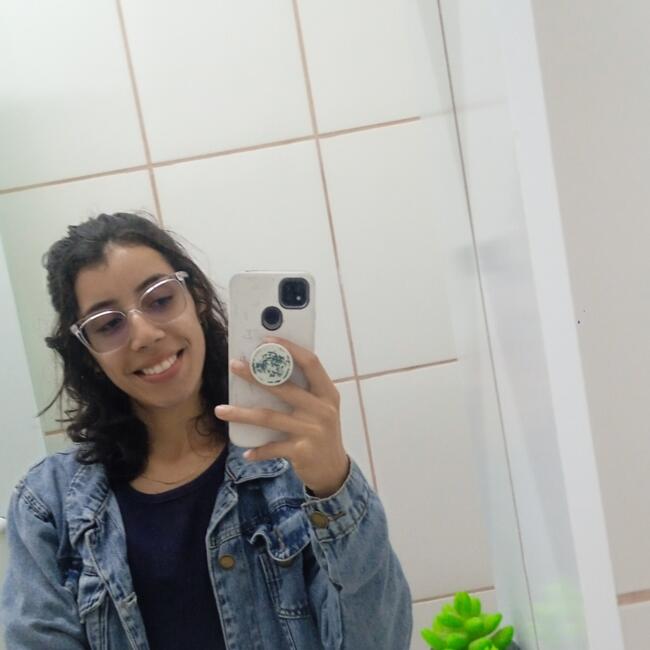 Babá em Guaramirim: Larissa