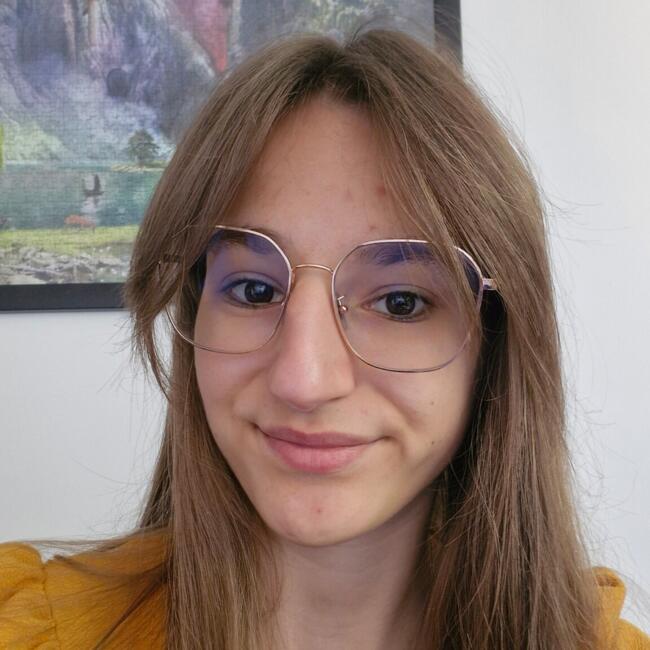 Babysitter in Alençon: Ambre