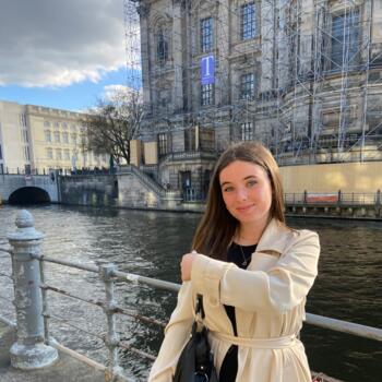 Babysitter in Marseille: Anna