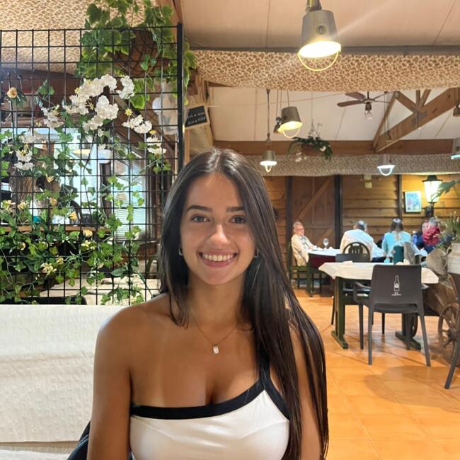Babysitter in Coimbra: Adriana