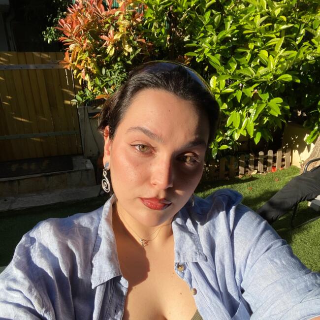 Babysitter in Diónysos: Marina