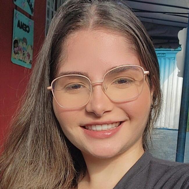 Babysitter in Contagem: Julia