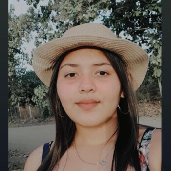 Babysitter in Sardinal: Angie