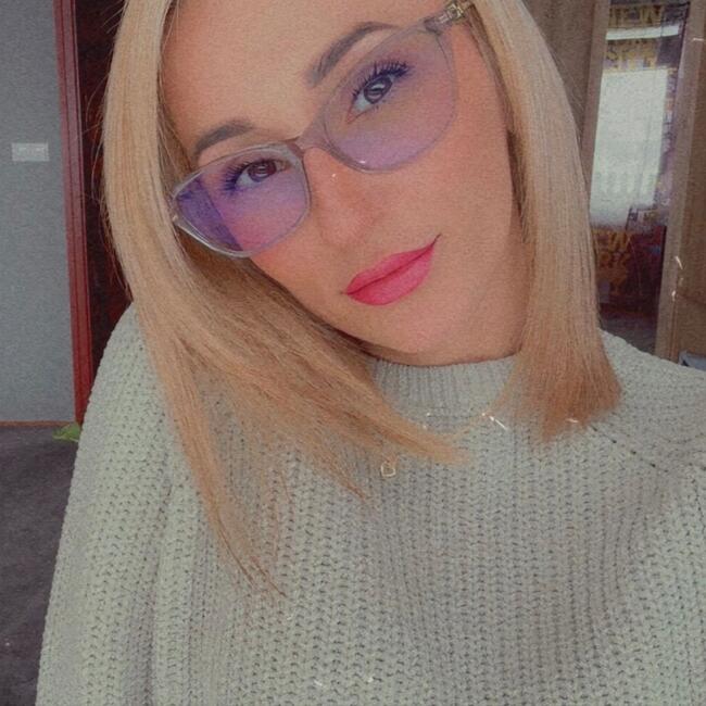 Babysitter in Budapest: Mirella