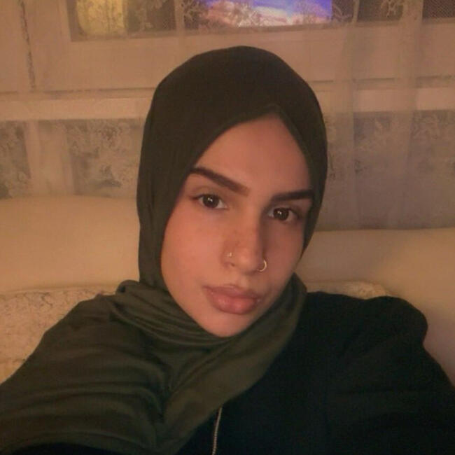 Babysitter in Saint-Ouen: Manel