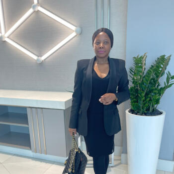 جليسة أطفال دبي: Linda