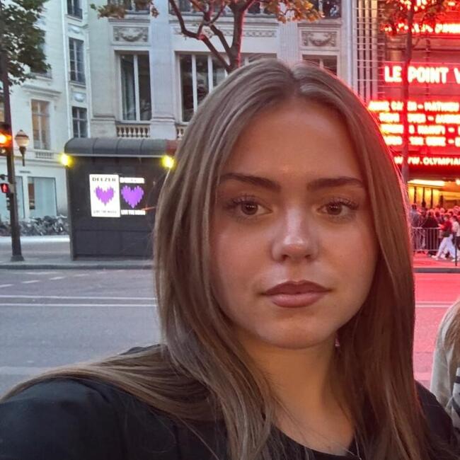 Babysitter in L'Haÿ-les-Roses: Eva