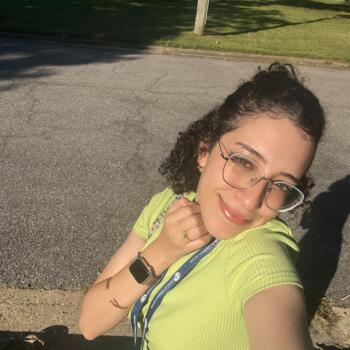 Baby-sitter in Virginia Beach: Maha