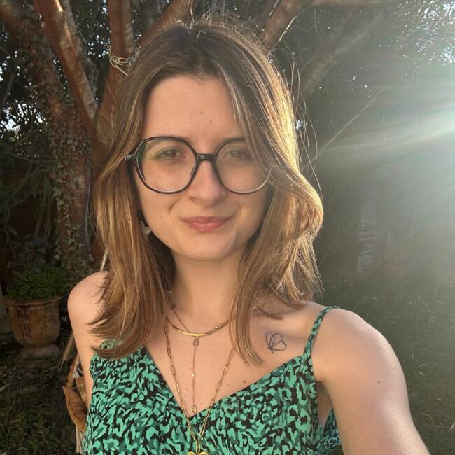 Babysitter in Saint-Laurent-d'Aigouze: Cylia