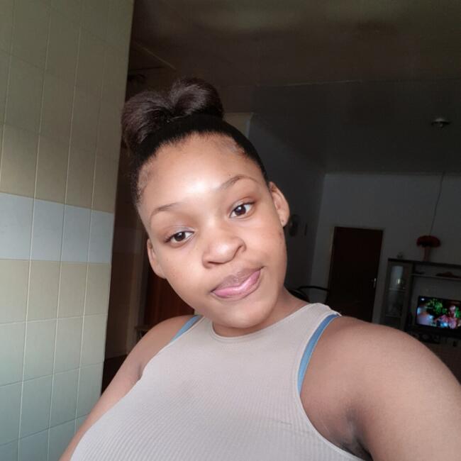 Babysitter in Nigel: Angela