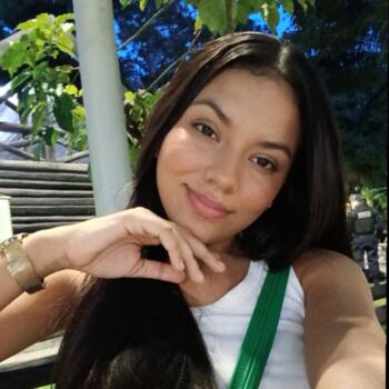 Babysitter in Belém: Evellyn reis