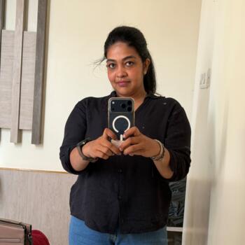 Babysitter em Usseira: Thushara