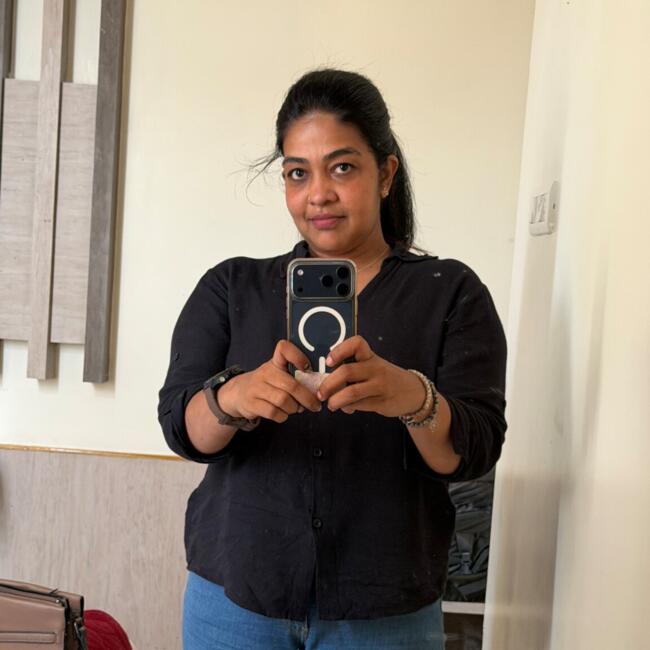 Babysitter em Usseira: Thushara