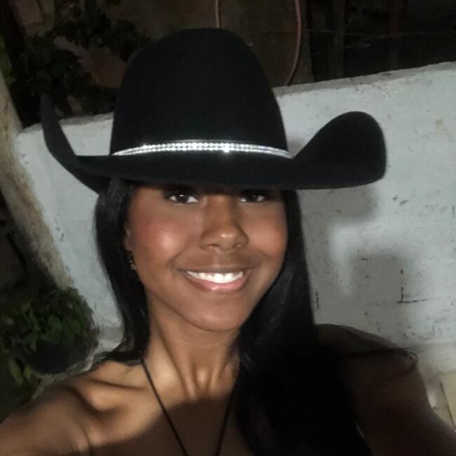 Babysitter in Belo Horizonte: Emmily 