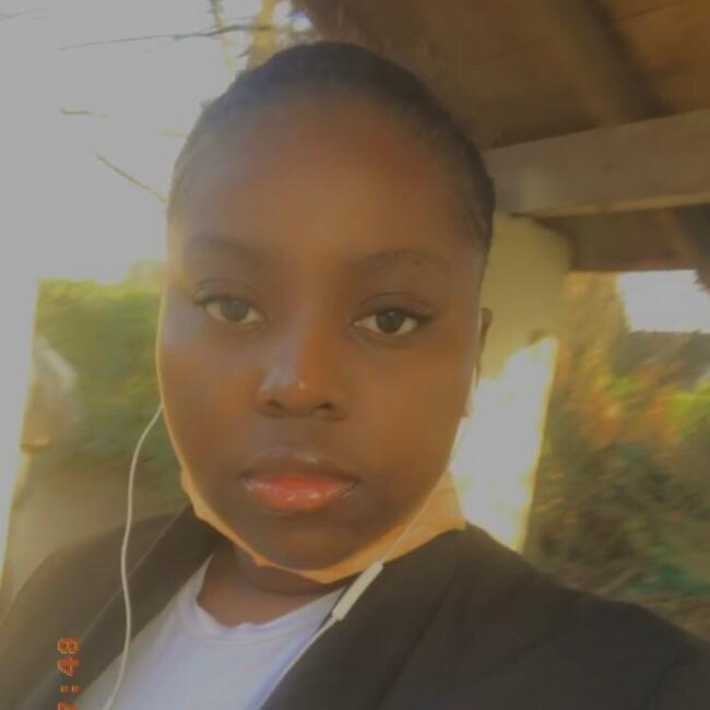 Babysitter in Montereau-Fault-Yonne: Saira