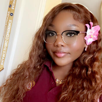 Baby-sitter Brampton: Bukky