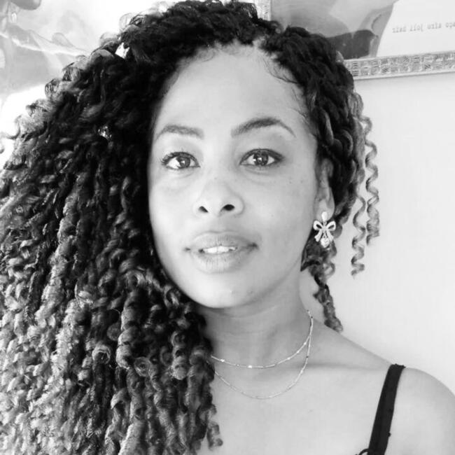 Babysitter in Palhoça: Katia