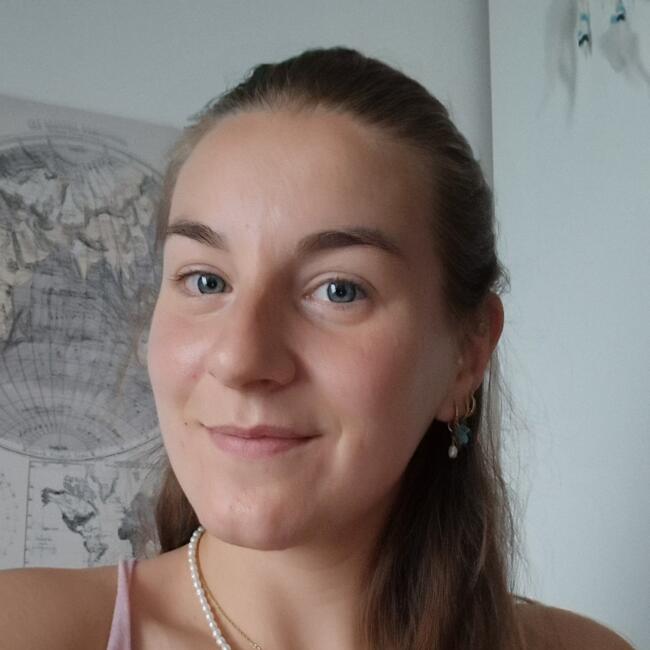 Babysitter in Azay-le-Rideau: Louise