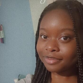 Babysitter in Leeds: Destiny