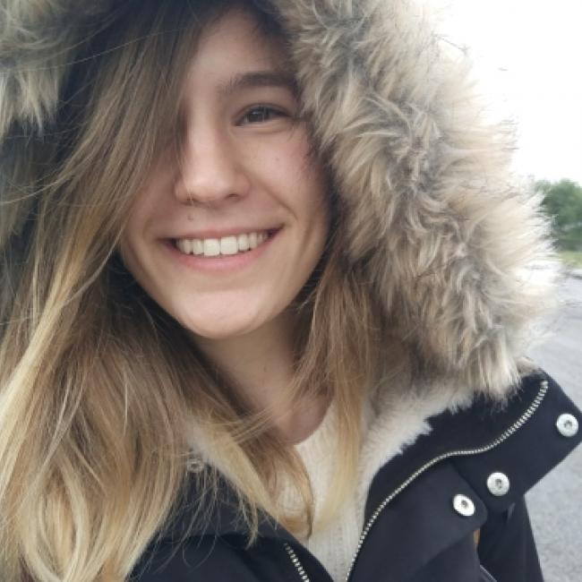 Babysitter in Santa Cruz de Bezana: Sara