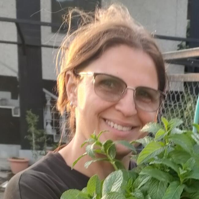 Babysitter in Ptghni: Tamar