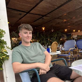 Babysitter Manchester: Chris