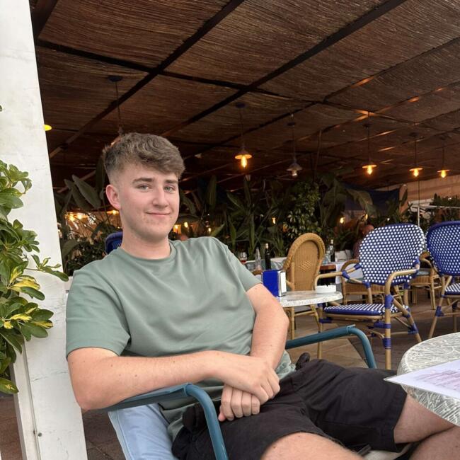 Babysitter in Manchester: Chris