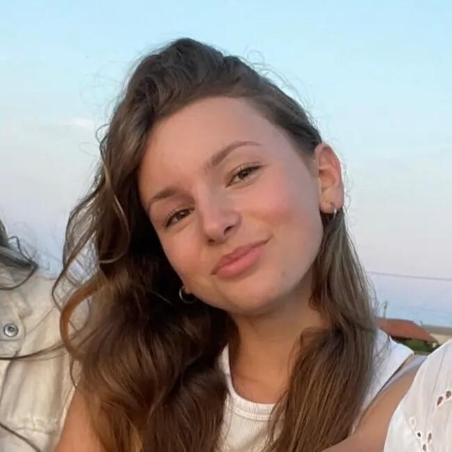 Babysitter in Gujan-Mestras: Maya