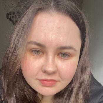 Babysitter in Swansea: Leah