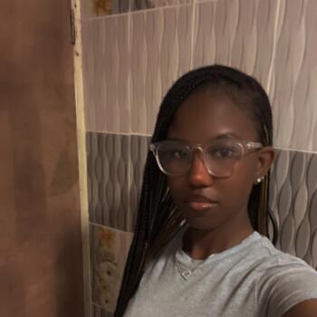 Baby-sitter in Hamilton: Brianna