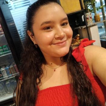 Babysitter in Paranaguá: Gabrielle