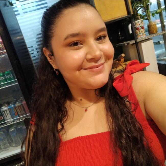 Babysitter in Paranaguá: Gabrielle