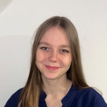 Babysitter in Porcheville: Camille