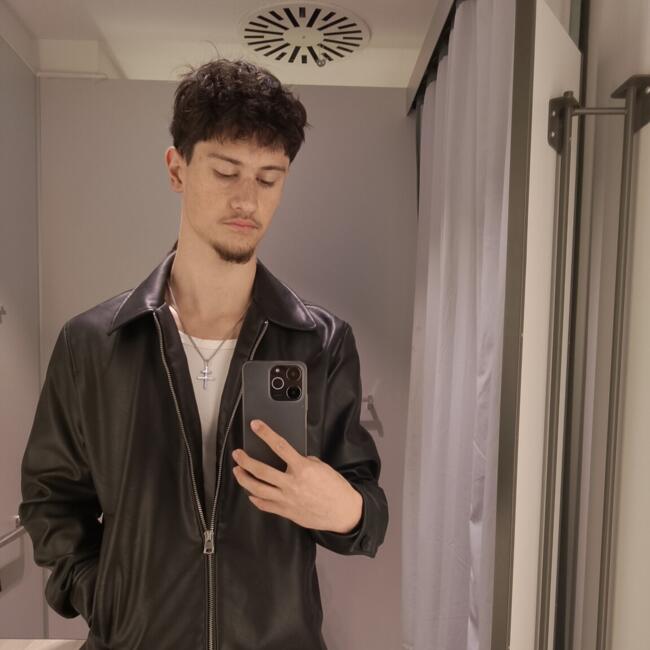 Babysitter in Nersac: Julien