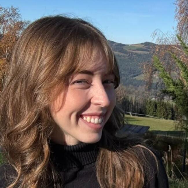 Babysitter in Sunshine Coast: Emma