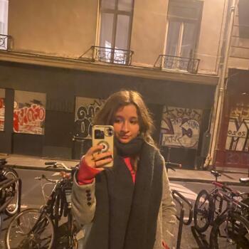 Babysitter in Paris: Eva