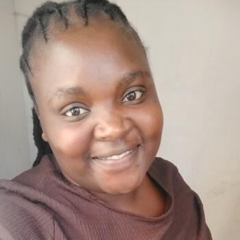 Babysitter in Cape Town: Nicole Mfarowashe