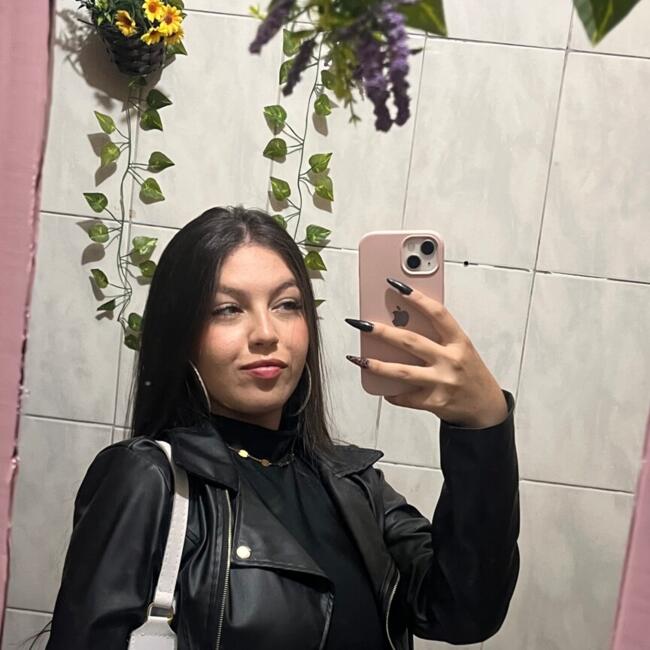 Babysitter in Pindamonhangaba: Isabelly