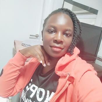 جليسة أطفال الدوحة: Melvin