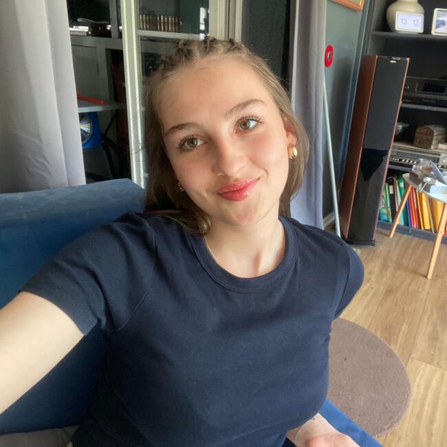Babysitter in Caen: Eva